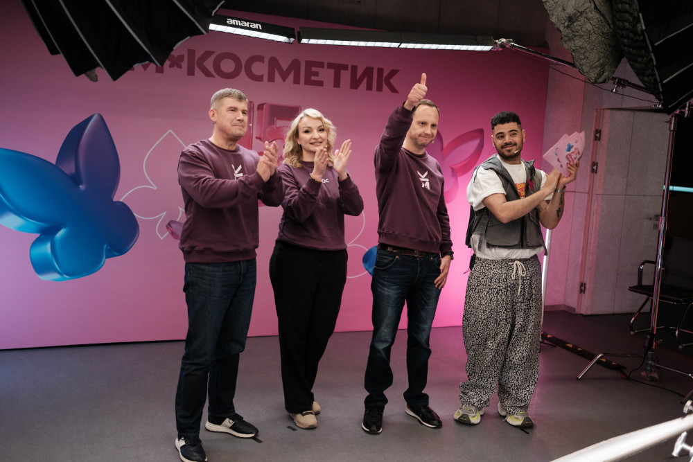 Организация и проведение прямого эфира «15 лет вместе» для сотрудников бизнес-формата «М.Косметик» в городе Краснодар.